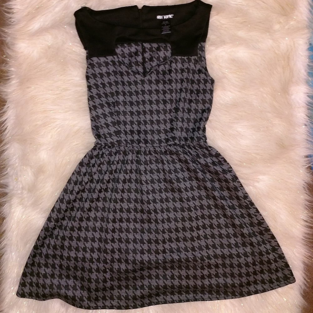 Hot topic heart shape cut on chest